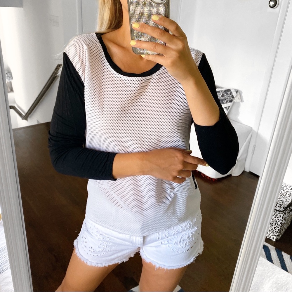 βοΈ HAUTE & REBELLIOUS BLACK WHITE FISHNET CASUAL PULLOVER TOP! - Picture 2 of 10